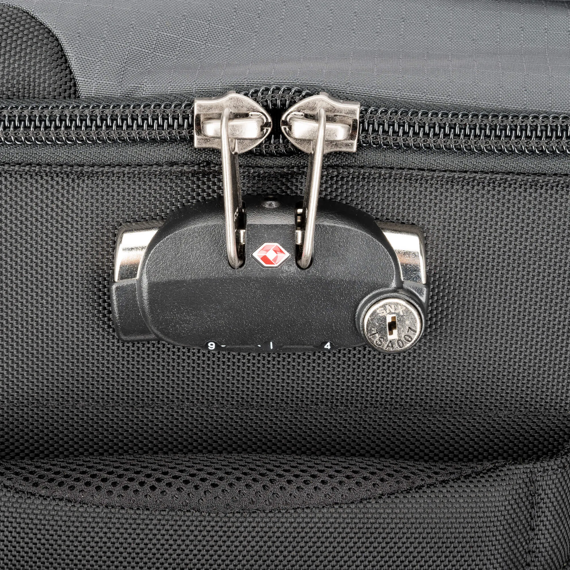 Venturing Observer Travel Roller & Backpack Bundle